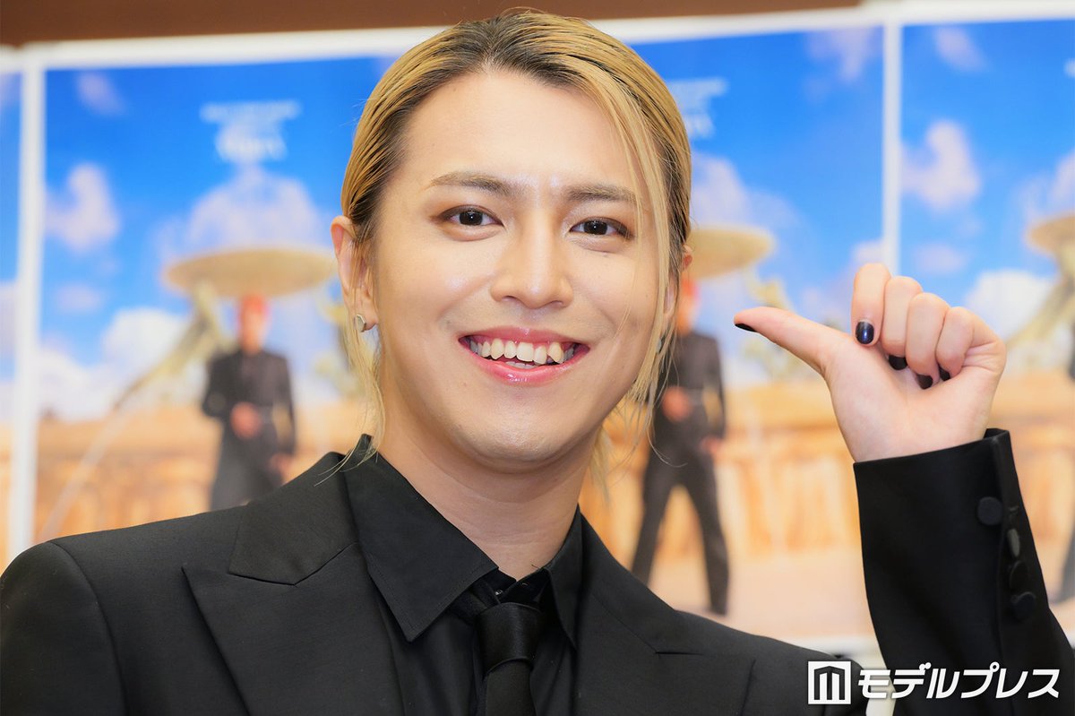 modelpress's tweet photo. 超特急タカシ、初の写真集に喜び✨️
「1つの夢だった」

ソロでの音楽活動に意気込みも💬
https://t.co/wKwTw64yxe

個人そしてグループとしての夢を聞かれると「今回はフォトブックという形で出させていただきましたけど、次はどういう場所を目指していくかってなったときに、いろんな表現をしていきたいっていうのはもちろんあるんですよ。 それこそソロ活動をするにあたって、音楽の活動の方もソロでやったりもしていきたいですし、それって全てが超特急への還元につながると思っていて。自分の表情だったり感情だったり、表現の自由度をさらに広げるっていう時期に、もっと入っていきたいなっていうのはありますね」と意気込みを語った。

「BULLET TRAIN TAKASHI 1st Photobook xmex」発売記念イベント📕