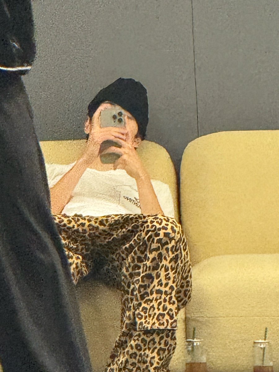 mookkers_'s tweet photo. #재잘재잘 แจฮยอนบับเบิ้ลมาบอกว่า

🍑สุดสัปดาห์นี้เป็นไงบ้างอะครับ?
🍑ผมก็สบายดีเหมือนกัน
🍑มีคนเป็นหวัดด้วย
🍑จะอยู่ห้องแอร์ทั้งวันไม่ได้นะครับ
🍑แต่ก็ระวังร้อนด้วย
🍑ขอให้เป็นสุดสัปดาห์ที่สนุก
🍑ผมจักลับมาใหม่นะครับ

แล้วส่งรูปไปซ้อมกับกางเกงลายเสือมาซะด้วย จ๊าบอะ https://t.co/q54SffxOfb