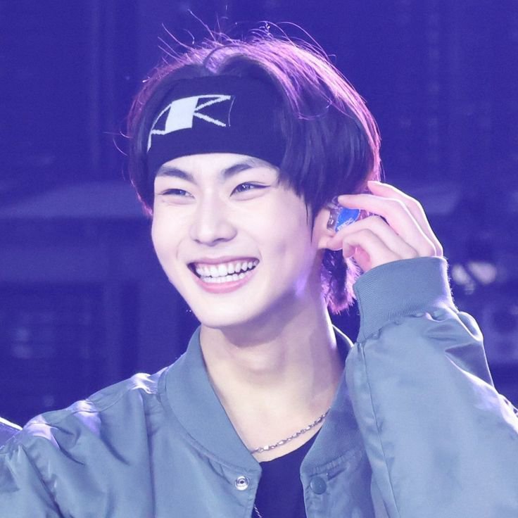 Jaeyun_lovers's tweet photo. YANG JUNGWON THE BEST LEADER EVER❤️🩹🫂🤍
#jungwon #bestleaderever #enhypen https://t.co/Qlvd5BmoIV