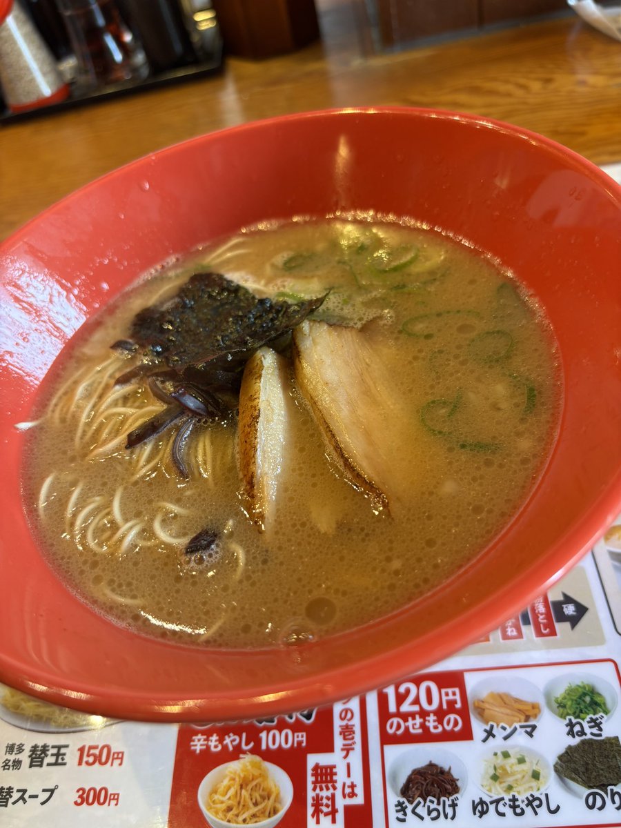 masumin_55's tweet photo. 今日のランチ☀️
ラの壱@岡崎市🍜

🔸とんこつもとあじ  （バリカタ）
🔸替え玉サービス✨👍

じっくり炊き込んだコクの強い《呼びもどし》スープと歯ごたえのある
極細麺たまらん🤣
めっちゃ好みの🐴🐴ラーメン🍜
バースデークーポンにて一杯¥500
嬉しいプレゼントあざーっす🎁 https://t.co/kgCyzuCPgZ