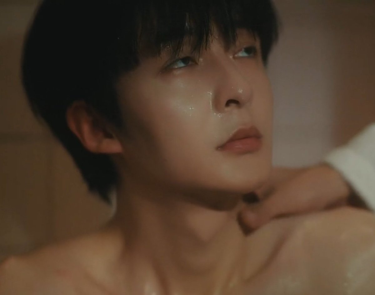 Kirarsa's tweet photo. no wonder luqing is so hungry over him. i meann look at himm?!!!! fan fannnnnnnn !!!
#bittersweetlove #cbl #hdl https://t.co/Z8l4TDNKyK