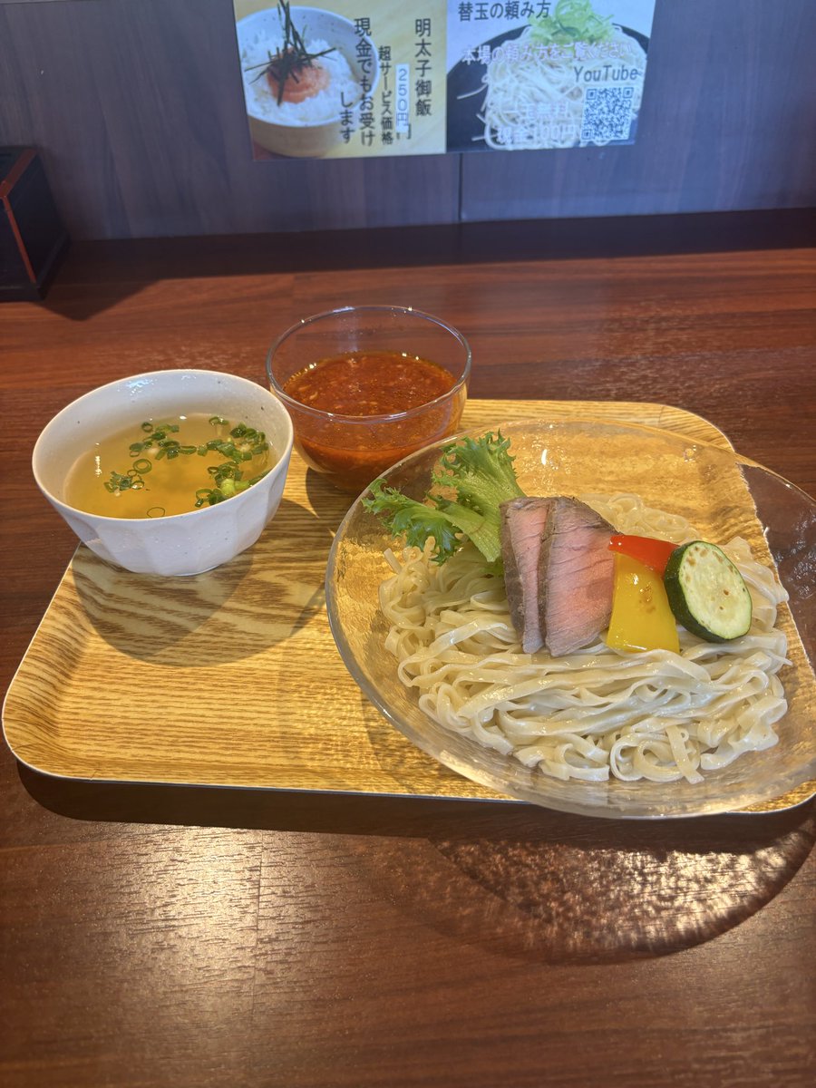 2hakushinkakami's tweet photo. 冷やしつけ麺　　(2種類のつけダレ)
1400円
7/23(木)7/24（金）昼夜各15食限定
麺量180g大盛り無料
アラビアータつけダレ　煮干塩つけダレの
贅沢つけダレです。
明日月曜日、火曜日は第三週につき
お休み頂きます、宜しくお願いします。 https://t.co/vZRB1N4Pmv