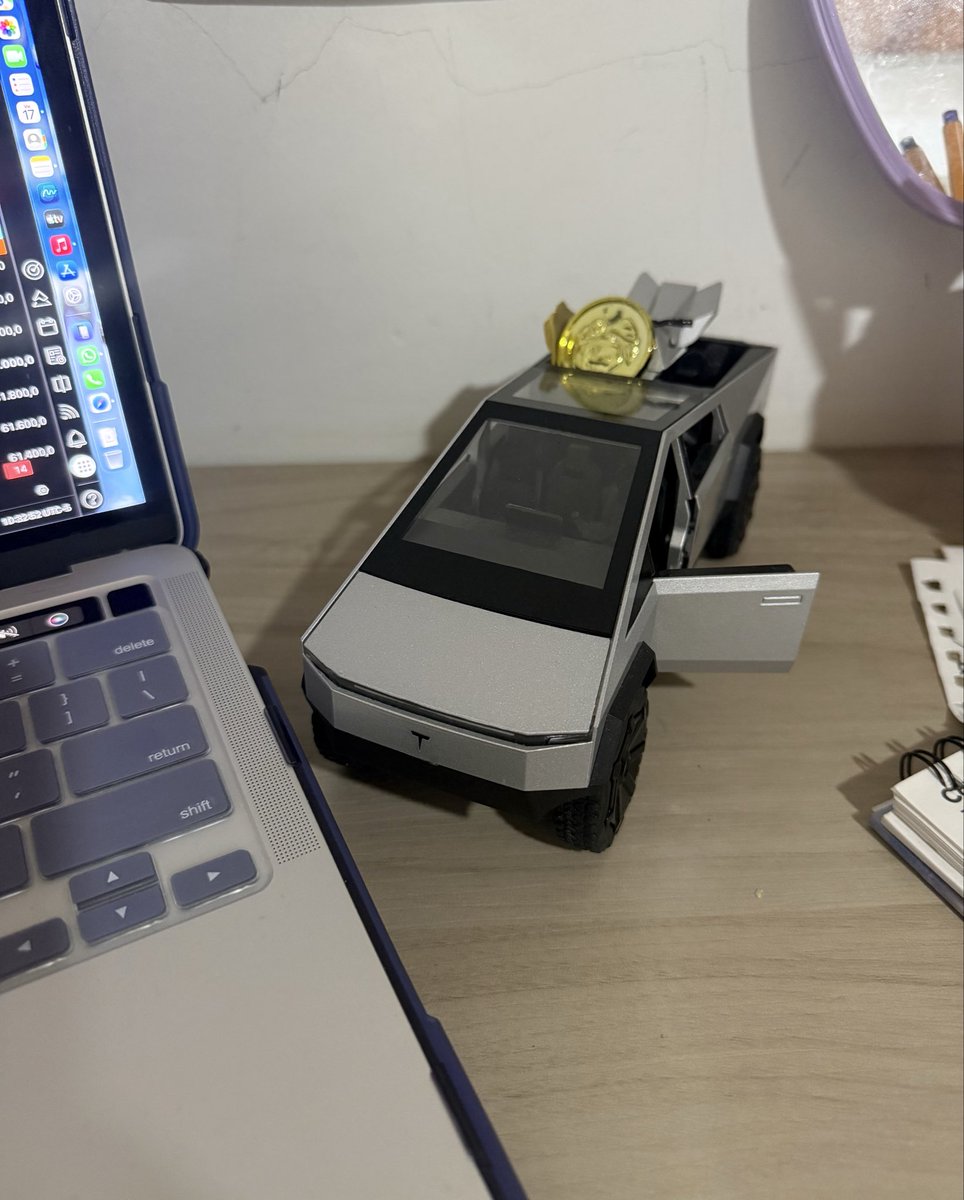 PattyRich844's tweet photo. @niccruzpatane @Tesla Decreeing 🤞🏽🫶🏽📐🩶🏁 @cybertruck @Tesla 🇺🇸🇨🇴 https://t.co/uZdOW485Jh