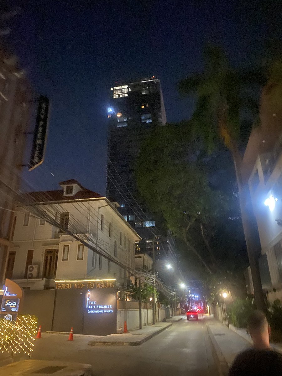 AlperKargn4's tweet photo. Bangkok,Thailand🇹🇭😊🥰😘❤️ https://t.co/cOhdeESoay