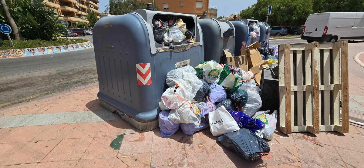 ajmarinberjas's tweet photo. 🟩 🏛️ PARÁLISIS EN MANILVA

El gobierno municipal está en decadencia. 📉

Ocultan su incapacidad con "pan y circo".Ni saben liderar, ni pueden ejecutar. ❌

📸 Vecinos de Sabinillas denuncian:Abandono total del espacio público. https://t.co/vKltggQx5x