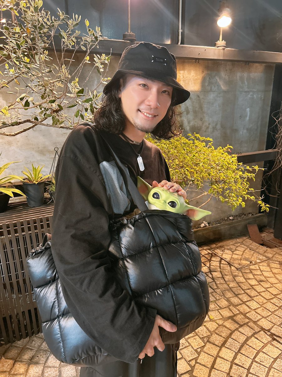 mondo1959's tweet photo. モンドロリアン＆グローグー

#髪の毛切ったって写真撮りたかったけど
#それよりもその場でお迎えできたグローグーが嬉しかった
#の図

#何故かわからないけど
#グローグー似合う 笑 https://t.co/6jCkoR29N8