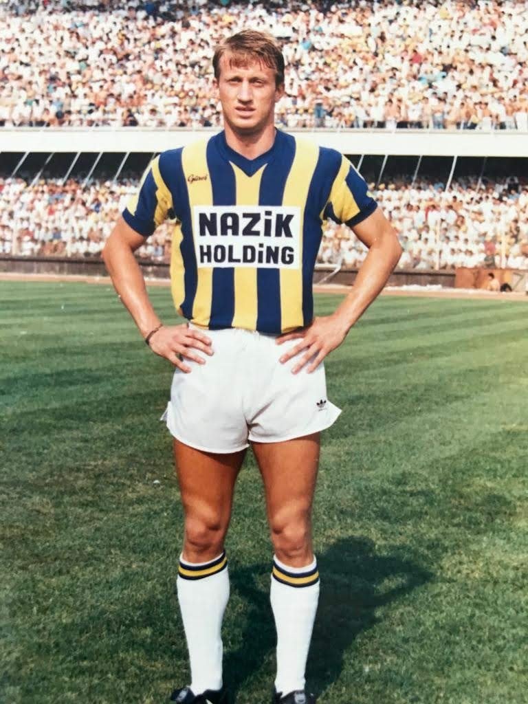 taygunerdem34's tweet photo. 19.07 Dünya Fenerbahçeliler Günümüz kutlu olsun.
Ne Mutlu Fenerbahçeliyim Diyene.💛💙 https://t.co/VkZGvSGI7x
