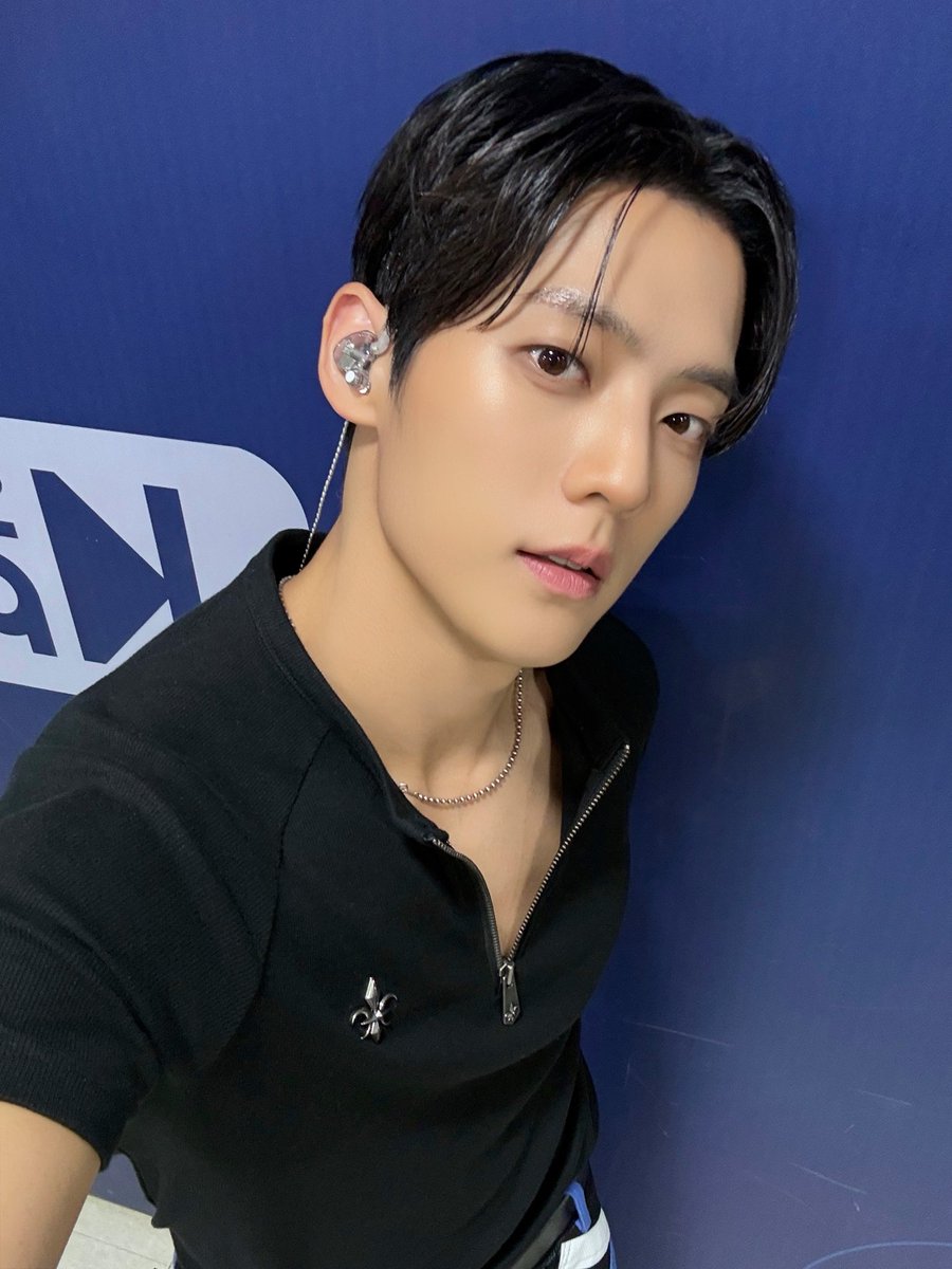 BTOBCOMPANY's tweet photo. [📂]

📂 B:CHIVE
└📁 #인기가요

CHECK LIST✓
☑️ 오늘도 비주얼 열일하기ദ്ദി
☑️ 완벽한 무대 보여주기✨
☑️ MELODY 행복하게 하기ᰔ

#비투비 #BTOB
#이민혁 #LEEMINHYUK
#허타 #HUTA
#TEMPERATURE
#Icy_Spicy #아이시앤스파이시
@btob2mh https://t.co/7SIOLlWAb0