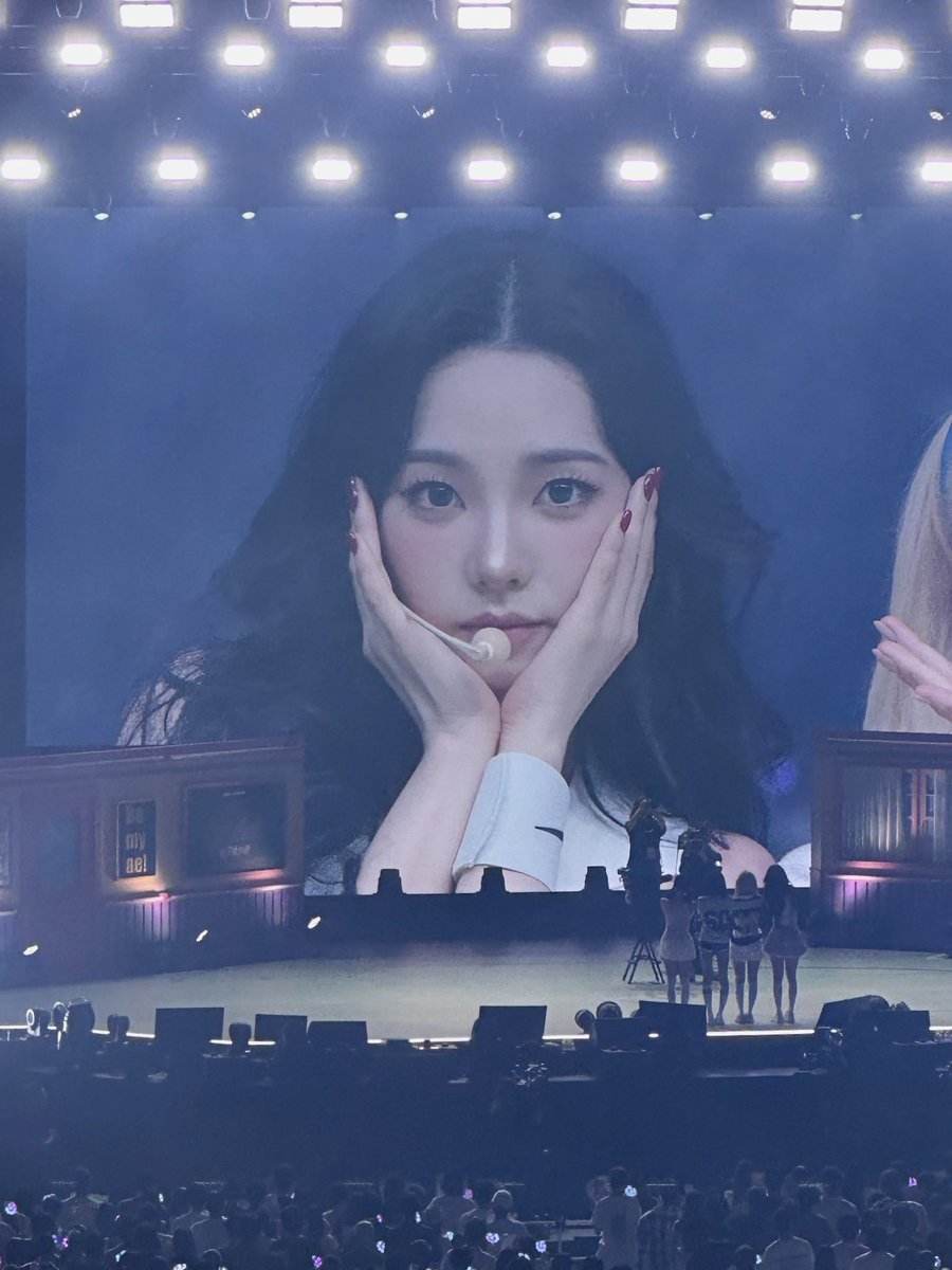 aprxmii's tweet photo. 전광판미녀 닉값 돌앗네… https://t.co/GSiK1VVEkn
