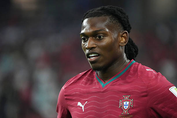 MilanPosts's tweet photo. 📑 A. Ramazzotti in @Gazzetta_it this morning: Four years ago, Chelsea submitted a €100M€ offer for Leão. Since then, his performances have declined. Over the past two seasons, he has become increasingly inconsistent and has gone from being Milan's match-winner to a target for criticism from the fans.