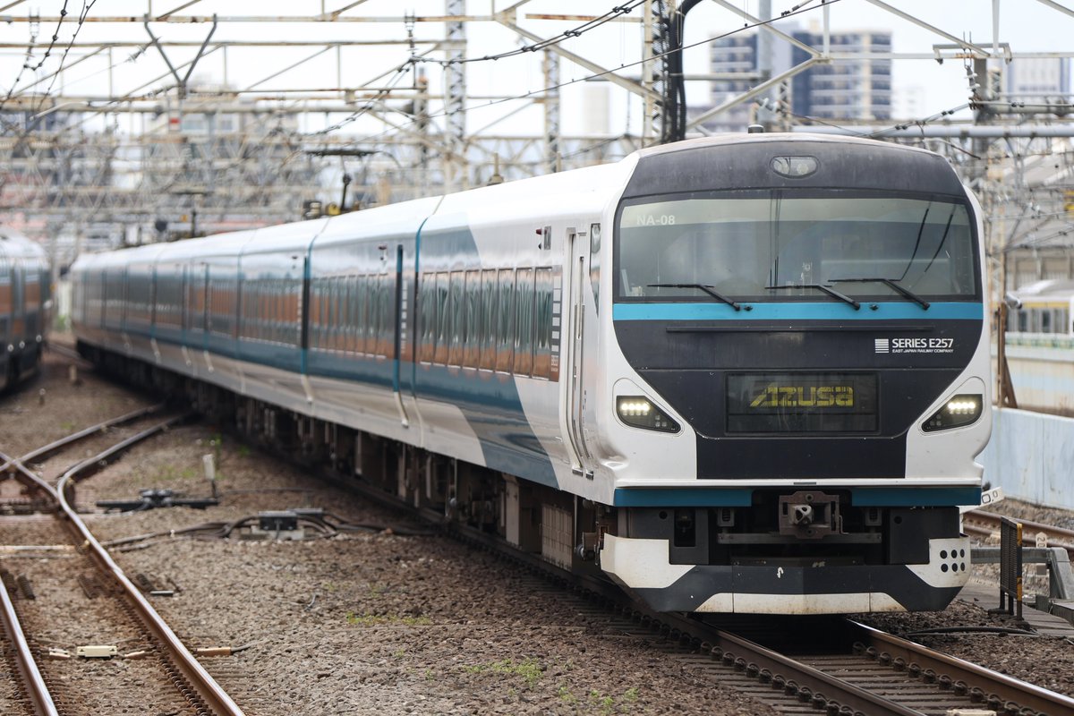 ryu13013002's tweet photo. E257系2000番台NA-08編成あずさ93号@ 中野 https://t.co/KkeffL4s0S
