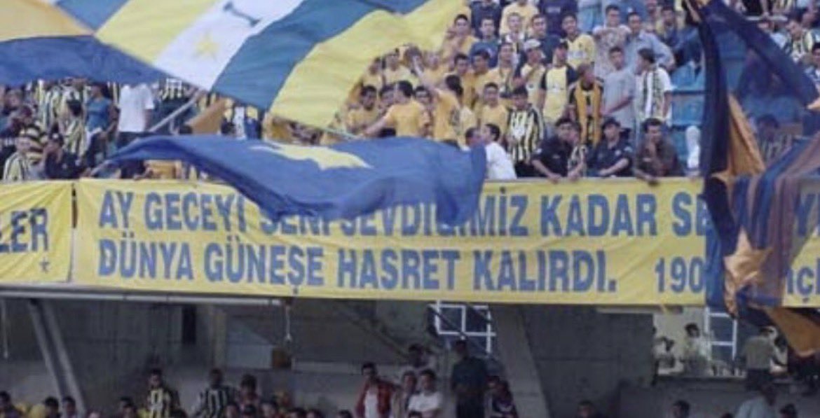 AllezFener's tweet photo. AY GECEYİ SENİ SEVDİĞİMİZ KADAR SEVSEYDİ, DÜNYA GÜNEŞE HASRET KALIRDI.

Dünya Fenerbahçeliler günümüz kutlu olsun ! https://t.co/tceekdVxxt