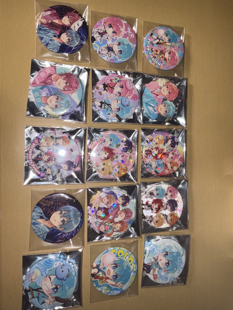 Kotone_sk2's tweet photo. @ZCzRZMeSMx99126 検索より失礼致します。
当方画像のものを所持しております。
定価＋送料で考えておりますが早く手放したいため金額が難しそうなものはご提示頂きたいです。ご検討お願い致します。⬇️ https://t.co/Z5puLgnnzf