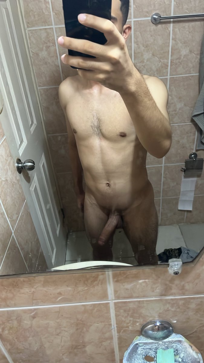 boyhot333's tweet photo. Chat hot bi alguien? Ando caliente 🙊 https://t.co/VVP7Wkls8N