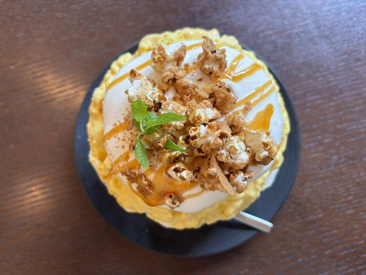 Reabell's tweet photo. とうもろこしのかき氷🌽🍧✨
塩味とキャラメルソースの甘さが絶妙で、ひと口ごとに違った美味しさが楽しめる😋
高級純氷を使ったかき氷は溶けても美味しい🧊
毎年楽しみにしている一杯です🎶
#桑名かき氷街道2026
#thefunatsuya https://t.co/7BphCwKUY0