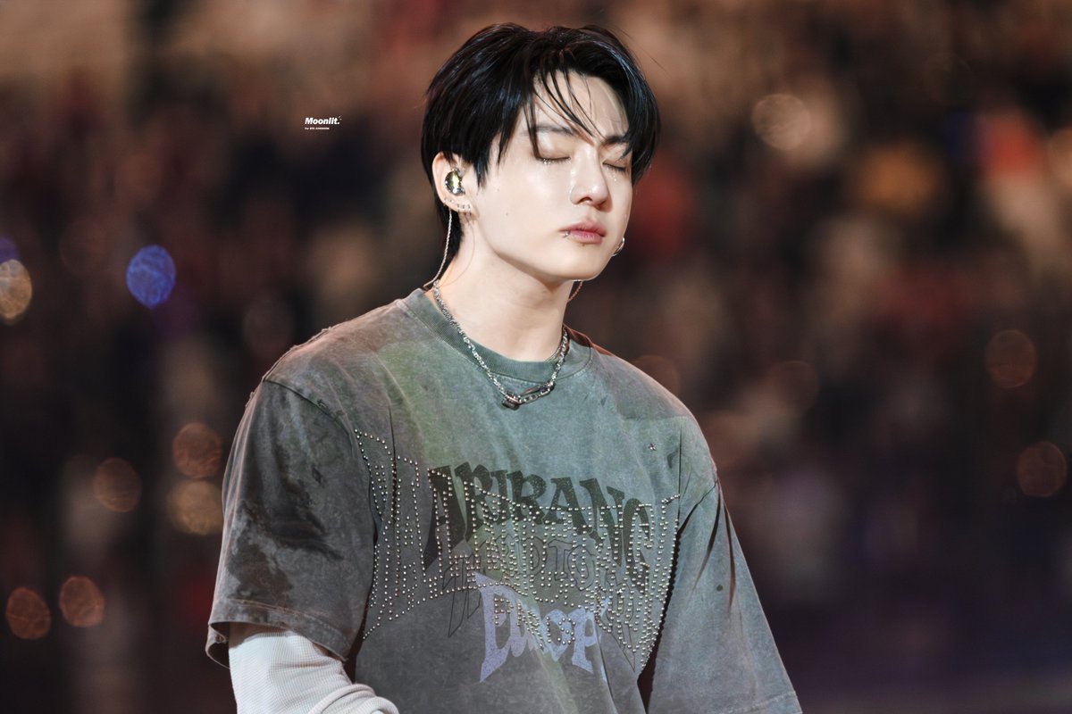 Moonlit__97's tweet photo. 260718 HQ https://t.co/TajfHOImFM
