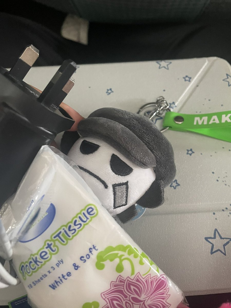 000Dreamway's tweet photo. Zuka with me on the plane drawing the moon I rot behind Devin and Travis https://t.co/ZaBXEO6fej