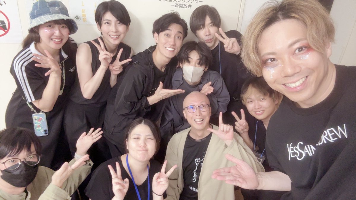 fukusho1023's tweet photo. 黎明ロマンティック
3日目5公演目
終演しました。

ご来場された方、応援してくれた方、
本当にありがとうございました！

遂に千秋楽。
変わらず、前のめりに皆で一つずつシーンを積み重ねていきます！
お待ちしております☺️

仲間がたくさん！
#黎明ロマンティック https://t.co/pGptvLLNCB