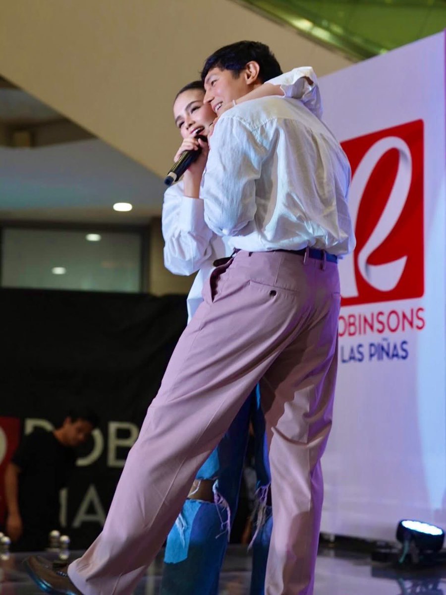 realnyx__'s tweet photo. LOOK AT THOSE SMILES. 🥹 THAT’S ALL. @realrhen @josephcmarco 

LASPINYASAYA WITH RHENSEPH
#RhenSephInRobLASPINAS https://t.co/5jwEsLhCgf