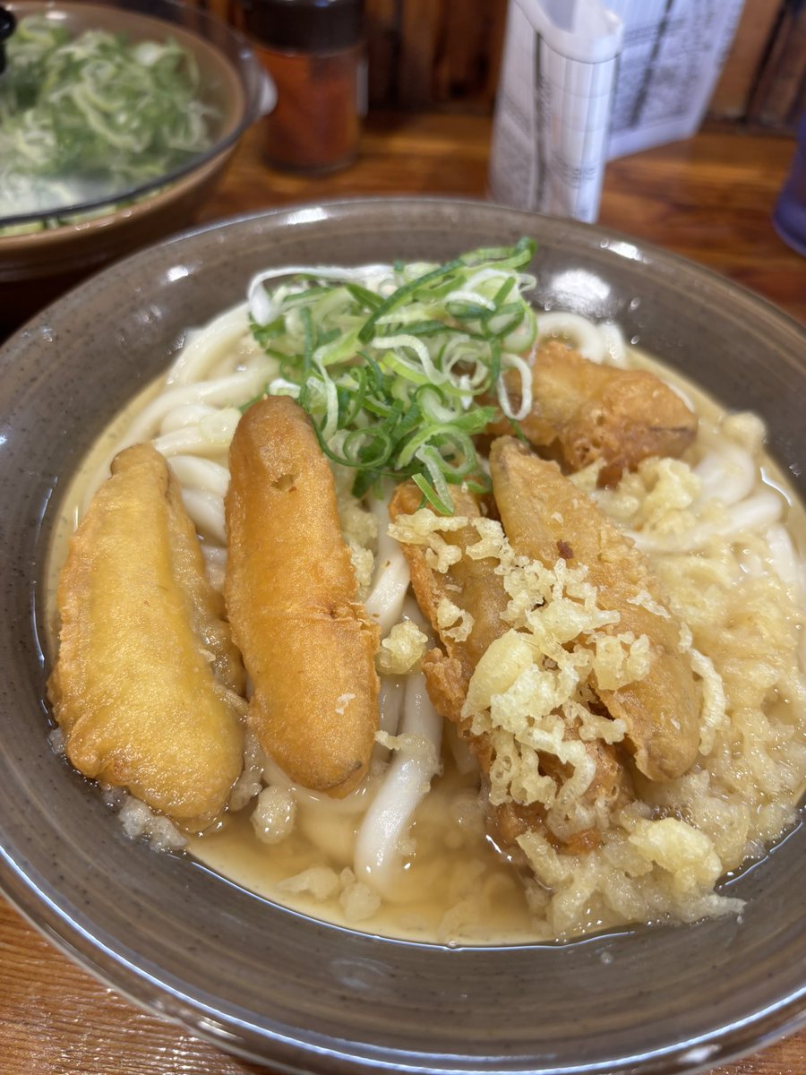 _Meissen's tweet photo. 福岡来て2度目の牧のうどん
ゴボ天にかしわ飯。硬さは中面てあるのね。ちゅるちゅるもちもち。これで700円は助かる。
結構近いからまたこよう。 https://t.co/ZIeDGKiVey