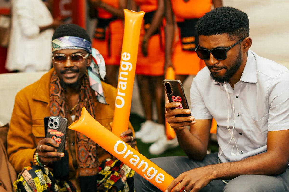 Orange_Cameroun's tweet photo. Entre musique, spectacles et belles rencontres, l’énergie était au rendez-vous. 

Une soirée qui illustre parfaitement l’esprit de partage et d’innovation porté par Orange.

#ReadyParty #OrangeEstLà https://t.co/feWs36dW8M