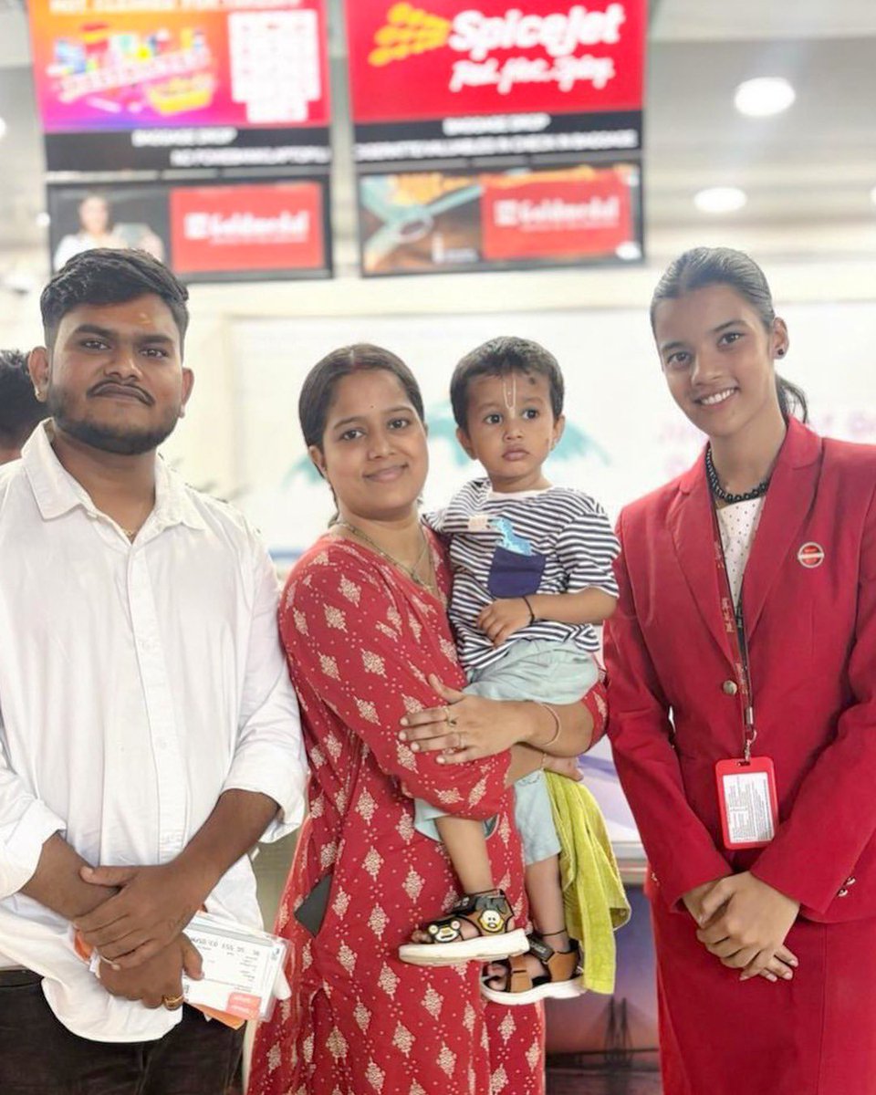 flyspicejet's tweet photo. The first hello of every journey. Welcoming you with care, comfort, and smiles that make every trip feel a little more familiar.
#flyspicejet #spicejet #passengers #addspicetoyourtravel
(1/2) https://t.co/5J0eQy6dCH