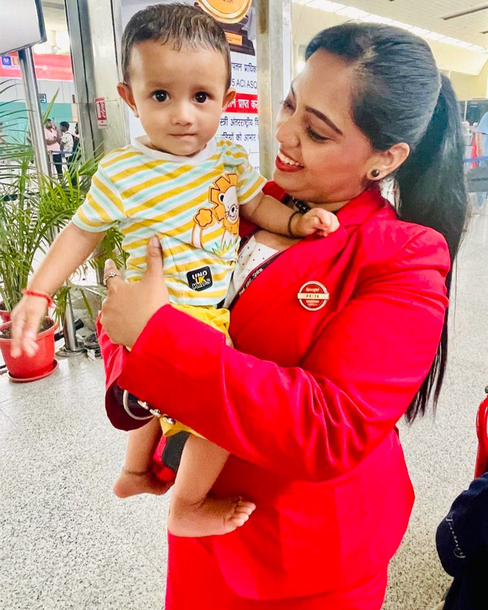flyspicejet's tweet photo. The first hello of every journey. Welcoming you with care, comfort, and smiles that make every trip feel a little more familiar.
#flyspicejet #spicejet #passengers #addspicetoyourtravel
(1/2) https://t.co/5J0eQy6dCH