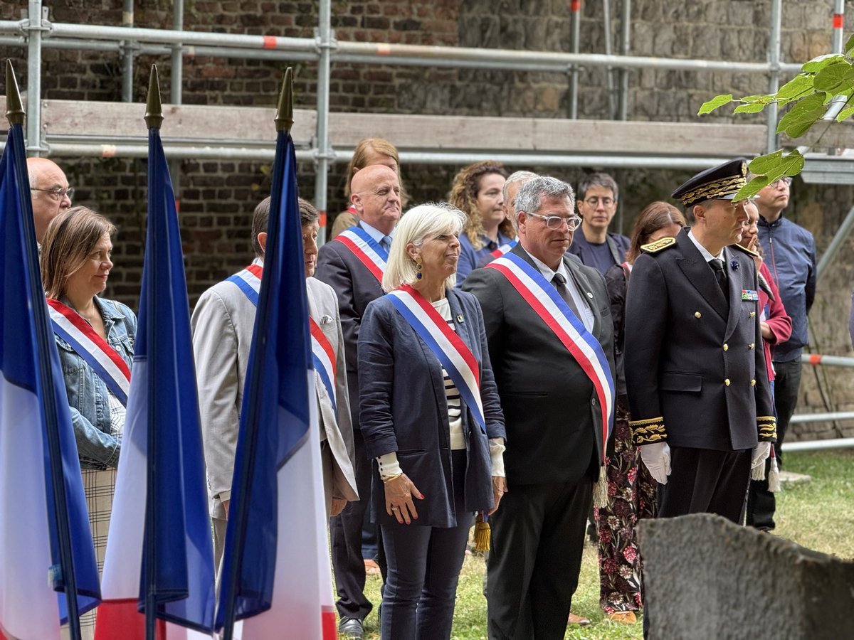 brigitte_liso's tweet photo. Cérémonie commémorative en mémoire des victimes des crimes racistes et antisémites de l’État français et hommage aux « Justes » de France 🇫🇷

En cette Journée nationale, nos pensées vont à celles et ceux qui ont subi la persécution et l’oppression. Profond respect aux héros de l’ombre, les « Justes » de France.