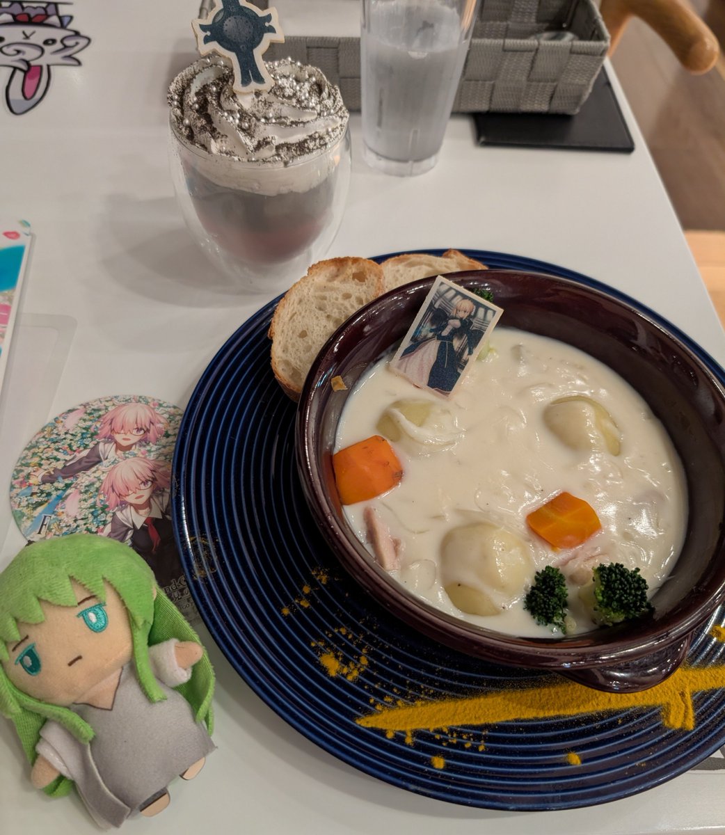ogasakis11's tweet photo. FGО展行ってきましたわよ
せっかくなので家にいたドゥも連れて

めちゃ良かったですわよ
終章クリア済みマスターなら是非行ってみてほしい https://t.co/o2Dz2S7BmZ