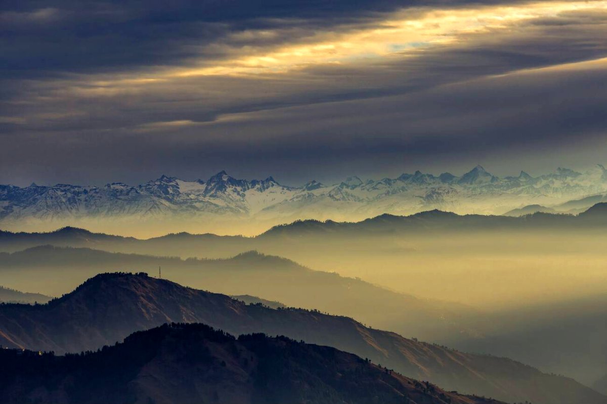 IndiaAesthetica's tweet photo. Fagu in Shimla, Himachal Pradesh 🏘️🌫️🏔️🇮🇳 https://t.co/DTHnNhnfV4