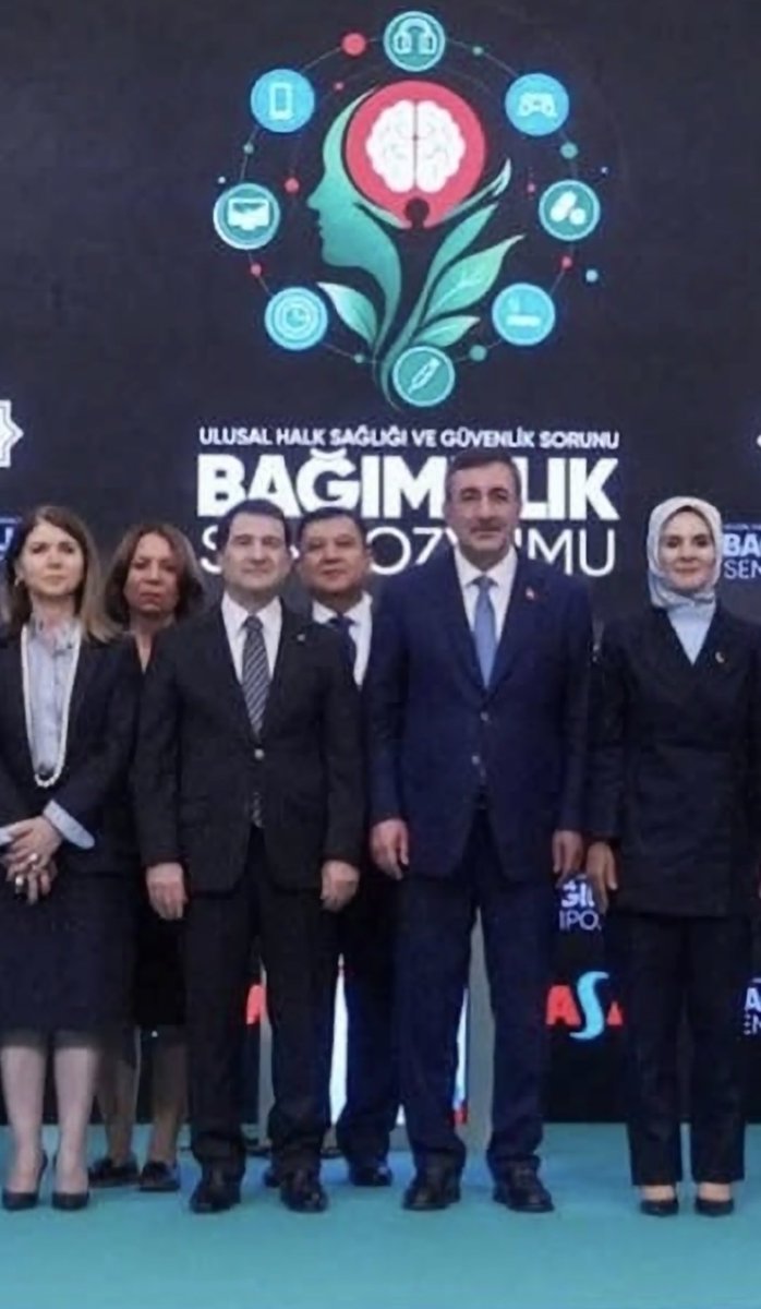 dr_yakuparslan's tweet photo. #stoptobaccopandemic, #stopaddictions, #healthylife, Cumhurbaşkanı Yardımcımız Sayın Cevdet YILMAZ'ın katılımıyla TASAV tarafından düzenlenen Ulusal Halk Sağlığı ve Güvenlik Sorunu;BAĞIMLILIK Sempozyumuna davetli olarak"Tütün ve Nikotin BAĞIMLILIĞI" başlıklı sunumumuzu yaptık. https://t.co/vPR4iHG3mu