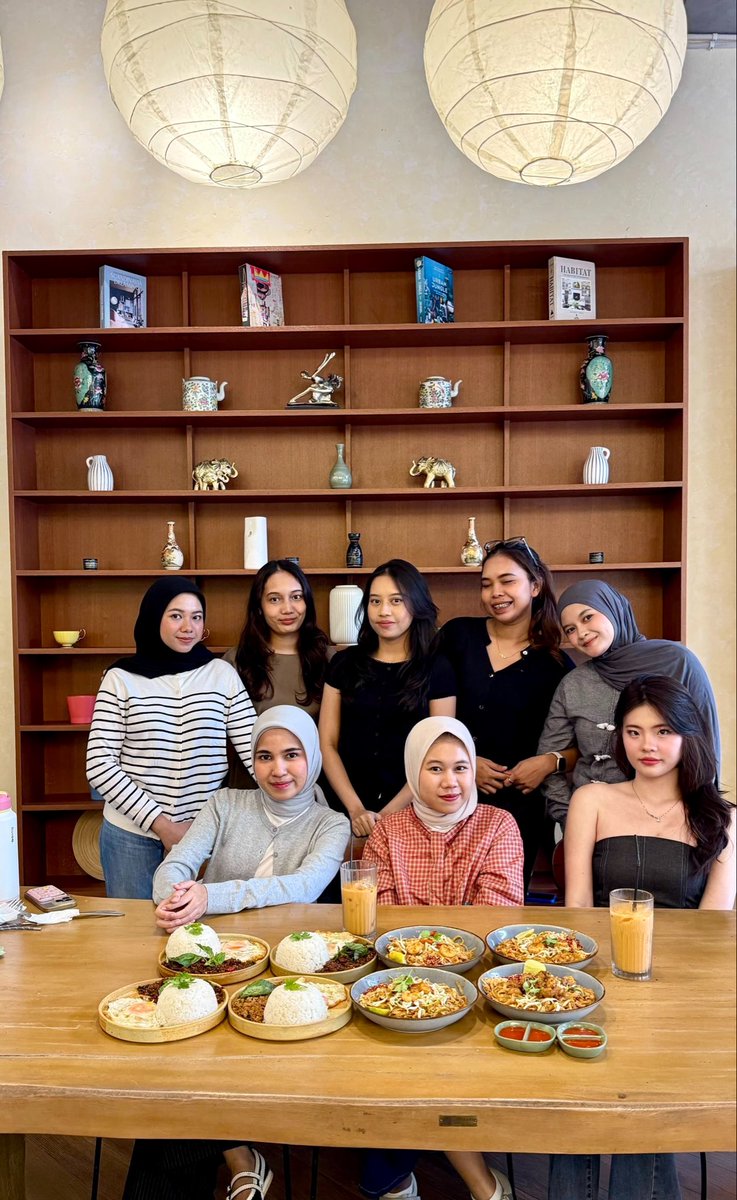 enjaynted's tweet photo. agenda enhypen’s cuties kali ini: pilates 🧘🏻‍♀️🔥 persiapan menyambut blood saga in jakarta🤭 had soo much fun!!! and then we had thai food for lunch😙🫶🏼🫶🏼🫶🏼 loveeee bgtttbgtt🥰💕💕 https://t.co/VYDJgQtygE
