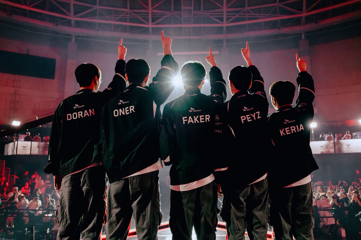 ikspaced's tweet photo. it’s okay, boys. don’t let this shake your confidence or the trust you’ve built in each other. get some proper rest. there’s still plenty of matches ahead. take what you can from this journey, review, adapt &amp; come back stronger, please. 🥺🫳🏻 https://t.co/dkk0s4ZKnB