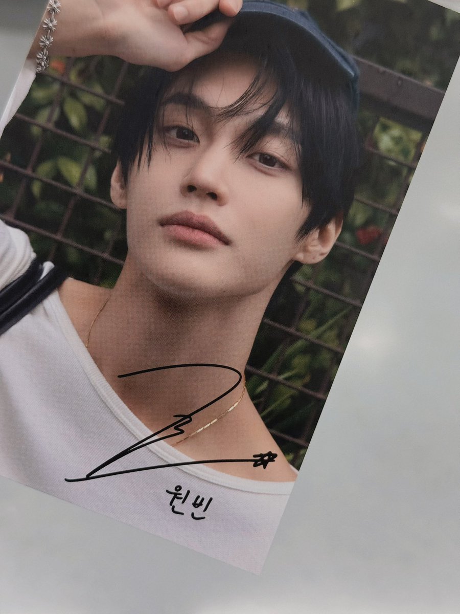 onethebin's tweet photo. 삔프들 연달아 서서 원빈이한테 놀기 신청했더니 원빈님 막 웃으면서 말 끝 따라하고 놀아주심 재밌따 또 하자 ..♡ https://t.co/HYzzaKvMZ6