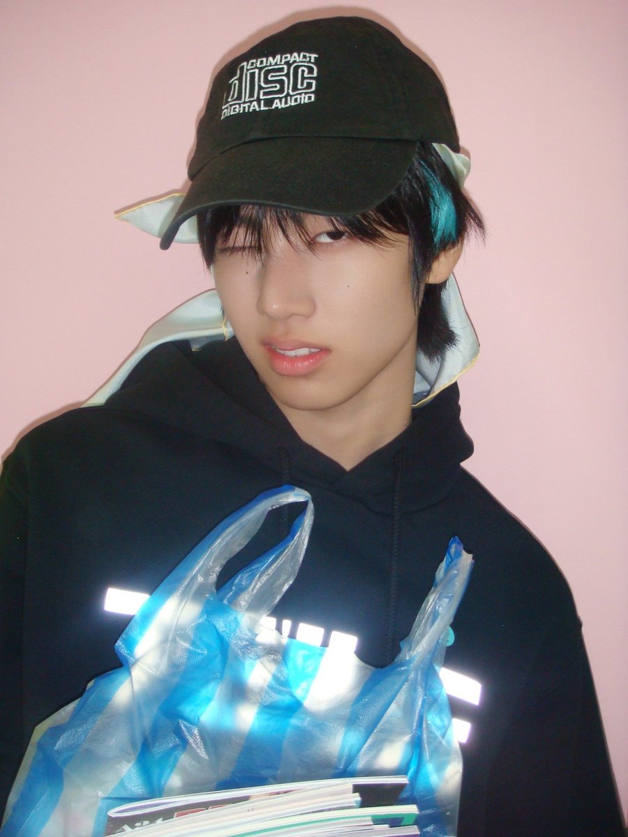idippsh's tweet photo. 성현이 얼굴 볼때마다 항상 느끼는거지만 성현이 요즘 돌판에서 안흔한 모델페이스에 분위기도있어서 아이돌해줘서 감사하다고 밖에못하겠음 https://t.co/3yWteBxkcl