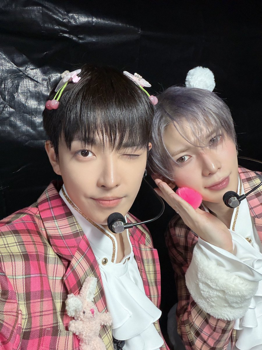 hcngyo's tweet photo. pretty boys 💗🎀 https://t.co/LRZMtZW8Jz
