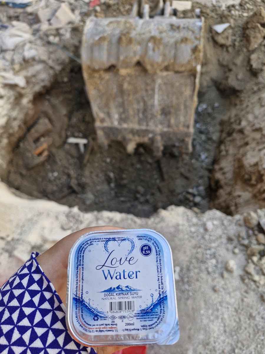 ipek_0599's tweet photo. Bugünün şans dondurması ve sembolleri..🥲🧿💚❤️🧡✨️☀️ https://t.co/hHFysbHJzl