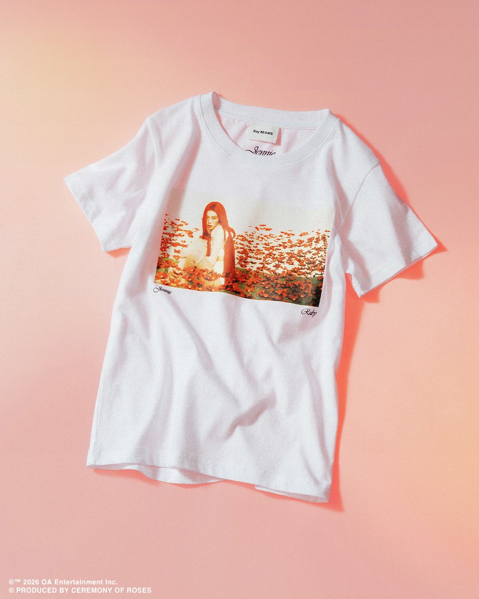 zozojp's tweet photo. 【JENNIE】アイコニックなデザインが映える、フォトTシャツとキャミソールが登場🖤✨

「BLACKPINK」のJENNIE、初のソロアルバム『Ruby』のリリースを記念したスペシャルなアイテム。

彼女のルーツとアイデンティティを象徴する世界観をグラフィックに落とし込み、こだわりが詰まったラインナップをお見逃しなく！

🔗https://t.co/ImfkEDkUSg

@RayRayRayBEAMS @jennierubyjane @BLACKPINK
#JENNIE #BLACKPINK #RayBEAMS