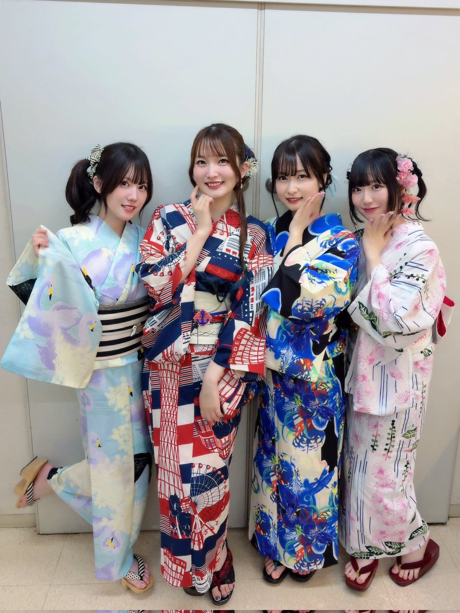amami_plus's tweet photo. 『日曜日はオフレコでお願いします！
in 神戸 vol.3 ～夏祭り～』

✨出演✨
梅澤めぐ／紫月杏朱彩／花岩香奈／小森結梨

夜の部ご観覧ありがとうございました！！
昼夜共にオフレココーナー、朗読劇、エンディング歌唱など盛り沢山の内容でお届けしました🎐
お越しくださった皆様ありがとうございました👘
是非感想は #日オフ をつけて呟いてください！
梅澤さん、紫月さん、花岩さん、小森さん、最高に楽しい時間をありがとうございました😊

☑️キャッチフレーズバトル⚔️
☑️おたよりこーなー📮
☑️釣れたら王様ゲーム👑
☑️朗読劇｢最期のお弁当｣
☑️ED🎤μ's「夏色えがおで1,2,Jump!」

👘衣装協力
モダン着物スタイリスト 北秋マリン
神戸を中心に活動
着物をお洒落な普段着にする活動をしています

🔻Instagram
https://t.co/77LapPYeQh

#日オフ #神戸 #夏祭り