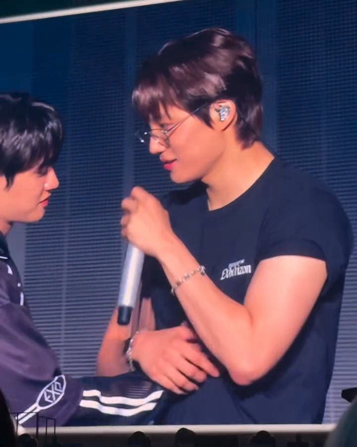 viviennezhou33's tweet photo. What are you guys doing?! https://t.co/0am3x83z6V
