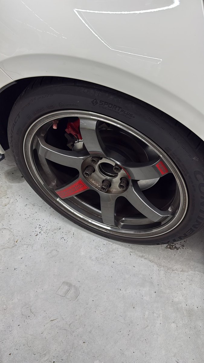 shotarofk8's tweet photo. TE37 SL SAGA 18インチ 9.5j ＋45
タイヤはコンチネンタルDWS 06プラス
4本で33万で売ります！
気になる方はご連絡ください！ https://t.co/LAmMCYQHh0