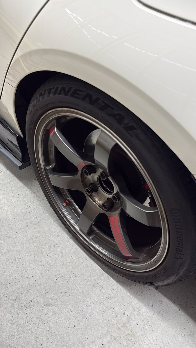 shotarofk8's tweet photo. TE37 SL SAGA 18インチ 9.5j ＋45
タイヤはコンチネンタルDWS 06プラス
4本で33万で売ります！
気になる方はご連絡ください！ https://t.co/LAmMCYQHh0