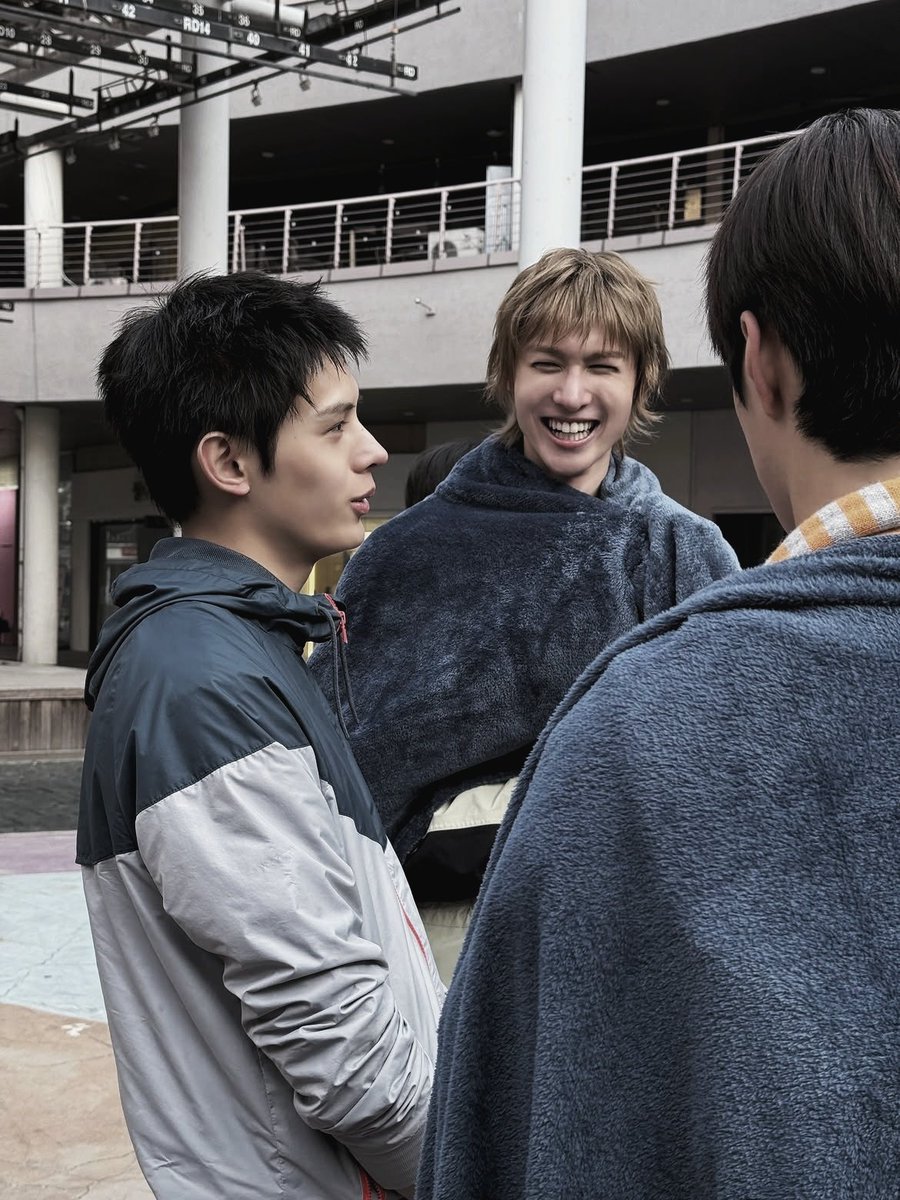 jiameschao's tweet photo. can you guess what we were talking about? honestly... i have no idea anymore. this was during a break from filming, so we were just chatting, joking around, and saying whatever came to mind. somehow, those little moments always end up being my favorite. https://t.co/35AEtd5pFx