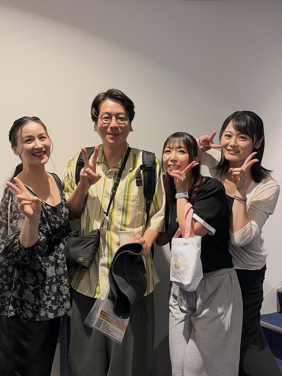 yurikokaida's tweet photo. 色々な縁で男性ブランコの浦井さんが来てくれた〜　まーー私が男性ブランコのファンなんだけどねwwwお笑い好きのかおりちゃんとJoelleとも撮りました　めちゃくちゃ良い人過ぎてもっと好きになりました〜　梶浦さんともお会いしてスター同士の会話、面白かったww   #YKL22  #男性ブランコ https://t.co/zsVKQhq9rr