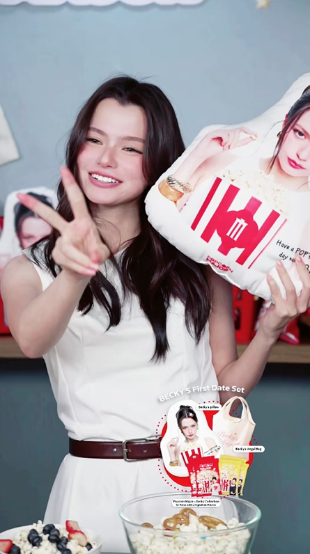 beckyfanclub05's tweet photo. น้องเบคกี้ถือหมอนน้องเบคกี้

@angelssbecky

REBECCA X POPCORN MAJOR 
#BeckyxPopsitiveRecipe
#PopcornMajor #เบคกี้ติดป๊อปคอร์นเมเจอร์
#beckysangels #BeckyArmstrong https://t.co/0mIOljOBdA