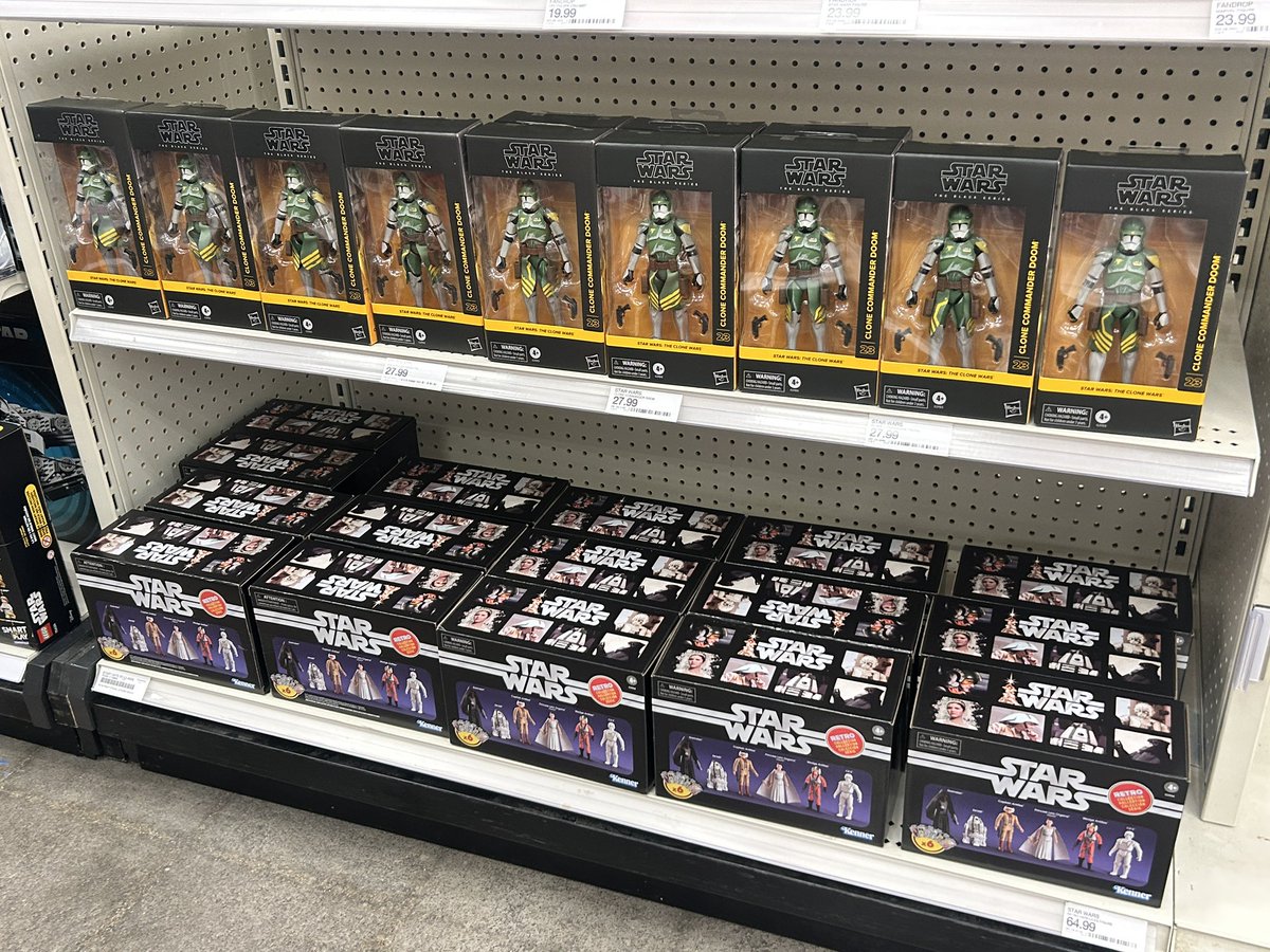 yak_face's tweet photo. New TBS and Retro releases this morning at Target #hasbro #starwarsblackseries #retrocollection #starwars #target https://t.co/O6lhTCM0jq