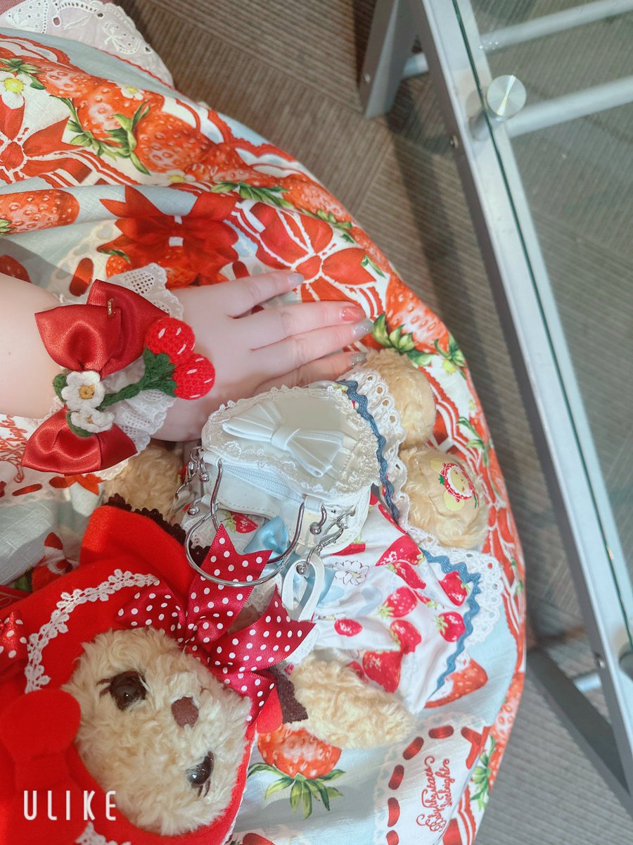 _Fairydust_241's tweet photo. 今日はなつめちゃんと遊んでもらってきました〜！
パフェ柄でパフェを食べに行くという実績解除をする予定だったんだけど、私がいちご柄をお迎えしたので見てみてしたくて新しいの卸しました🍓❤
お誕生プレゼントもいただいて本当にいつもありがとぉ🥰✨ https://t.co/M5QYM7s2PE