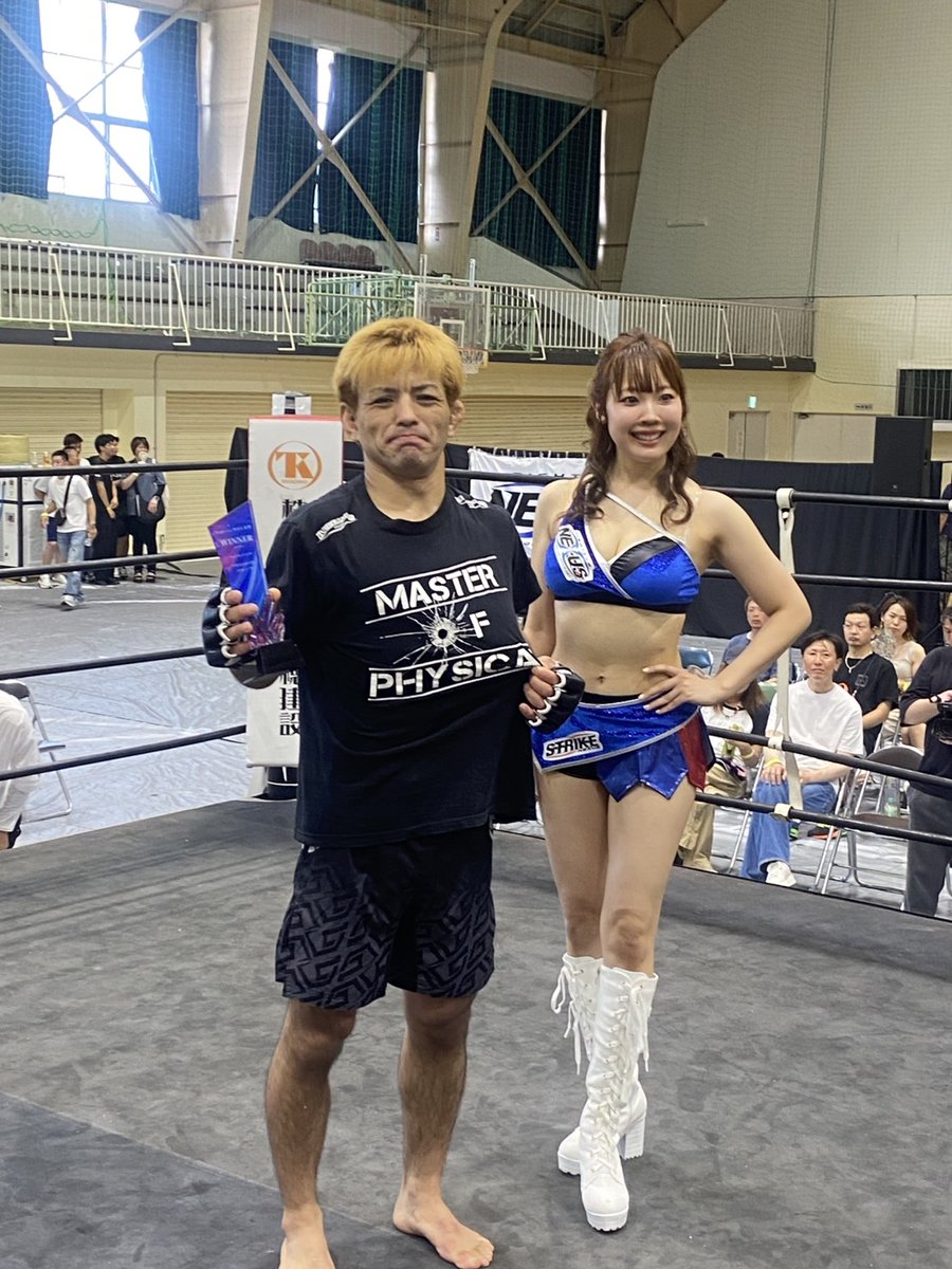 Yr9DLAm5IpmGSbn's tweet photo. 今日の試合TKO勝利する事ができました。結果だけでなく内容も意識してたんで、嬉しい反面ホッとしてます。自分は34歳で競技年齢からしたら年寄りですが体力はまだ上がってる自覚があるし打撃も寝技も引き出しも増えているのでここから結果を出して這い上がります。

#fightingnexus
#長野県
#中野市 https://t.co/0tbV8B3wwJ