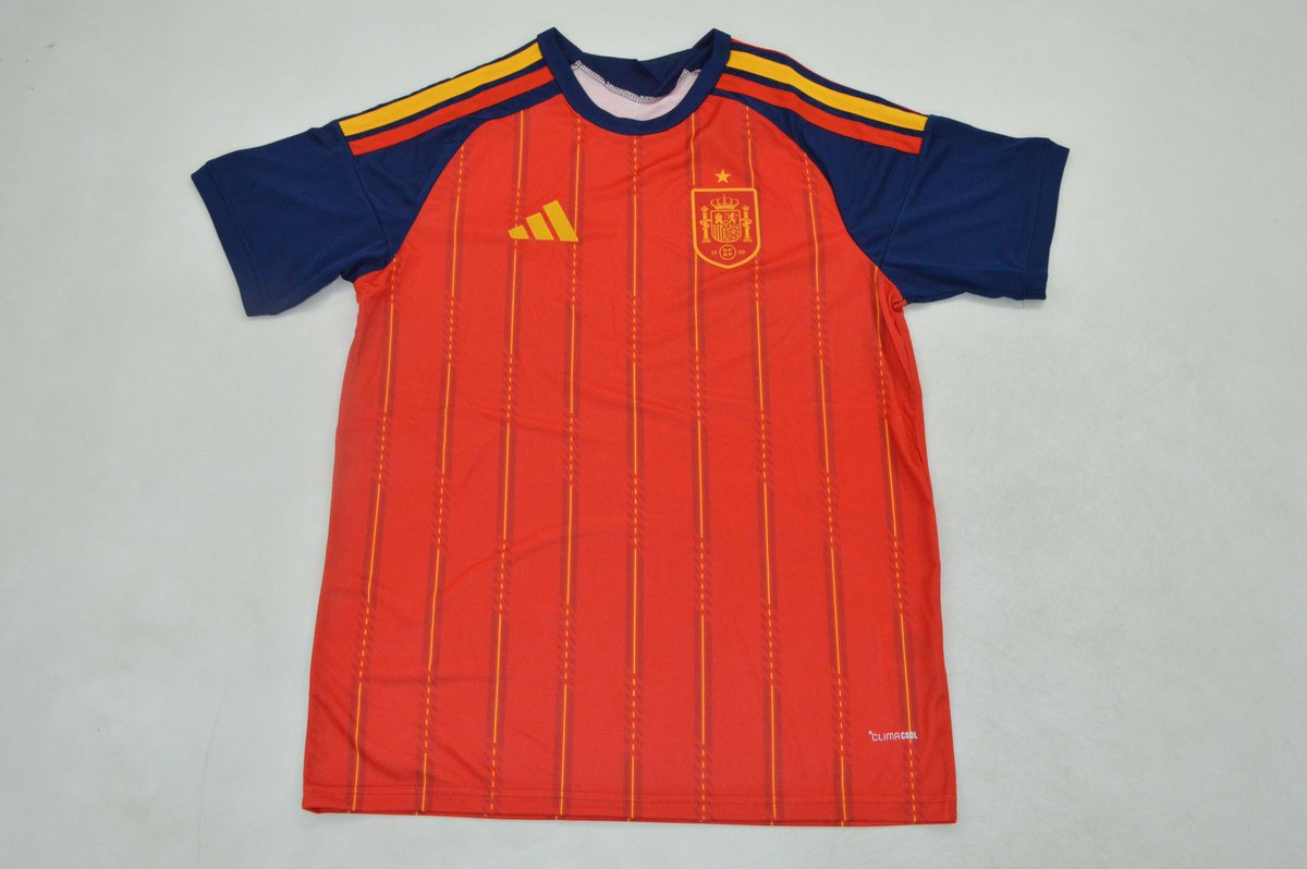 ilenagonzalez16's tweet photo. SORTEO INTERNACIONAL.

Si la @SEFutbol gana esta noche la final contra la selección de Argentina vamos a sortear una camiseta a elegir entre las 4 oficiales. 

Requisitos;
Dar RT al tweet 🔃 
Seguir a @17ct_info y a mi. 

- OPCIONAL: Mencionar a un amigo (doble participación)

🍀 https://t.co/0FBZkhVBqC