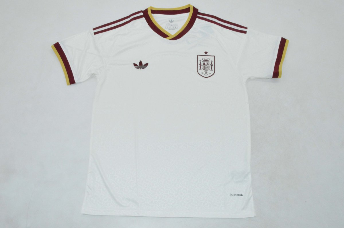 ilenagonzalez16's tweet photo. SORTEO INTERNACIONAL.

Si la @SEFutbol gana esta noche la final contra la selección de Argentina vamos a sortear una camiseta a elegir entre las 4 oficiales. 

Requisitos;
Dar RT al tweet 🔃 
Seguir a @17ct_info y a mi. 

- OPCIONAL: Mencionar a un amigo (doble participación)

🍀 https://t.co/0FBZkhVBqC
